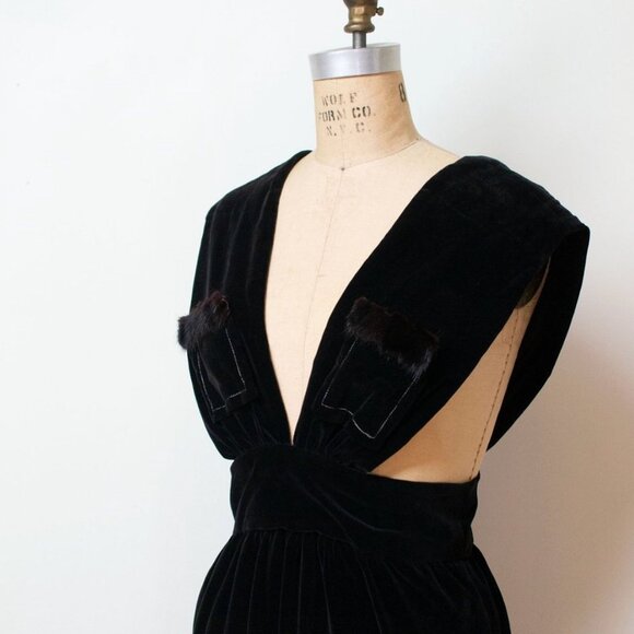 Dresses & Skirts - Vintage 1940s Black Velvet Pinafore Dress with Fur Trimmed Pockets Size S/M